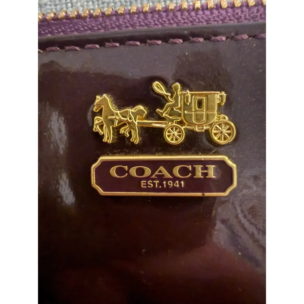 Coach Madison Purple Patent Leather Wristlet Gold Horse & Carriage Logo Chain - Picture 9 of 9